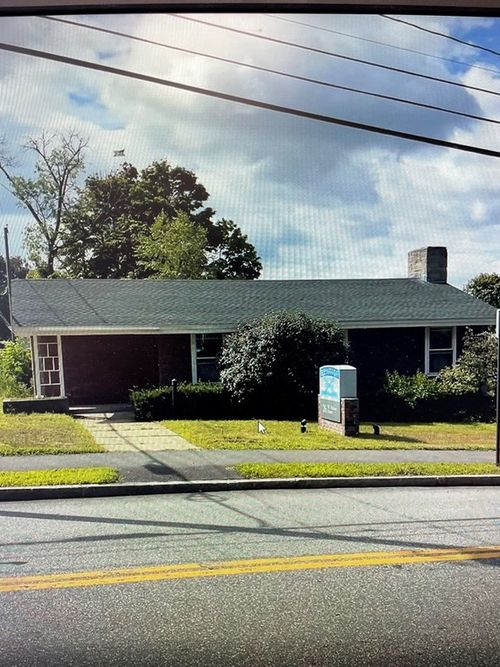 26 W Webster St, Manchester, NH, 03104-2912 | Card Image