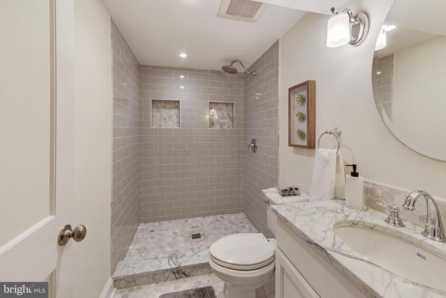 420 17 Th St Se, Townhouse with 4 bedrooms, 4 bathrooms and null parking in WASHINGTON DC | Image 25