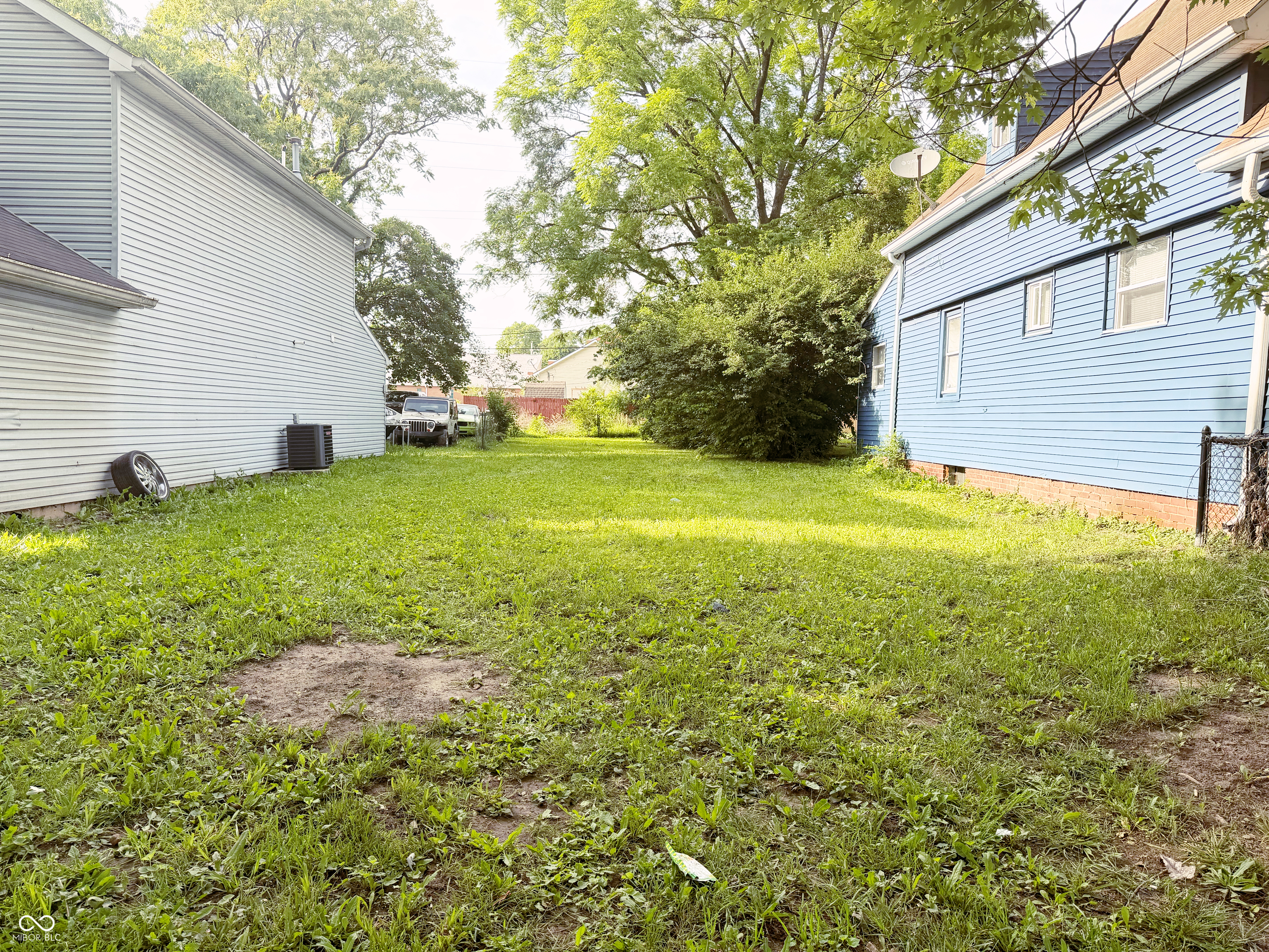 Land in Indianapolis