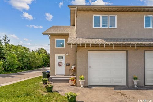 897 5th St E, Prince Albert, SK, S6V2L6 | Card Image