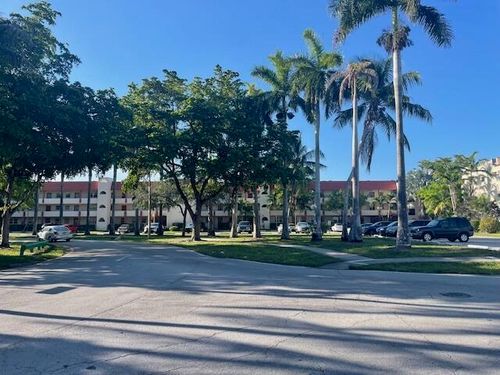 106-2900 W Sunrise Lakes Dr, Sunrise, FL, 33322-1686 | Card Image