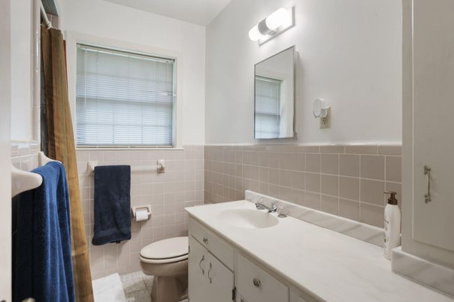 Bath 2 | Image 32