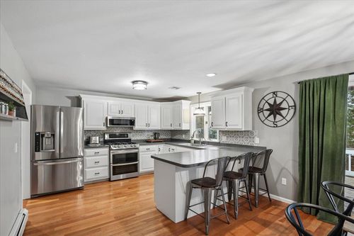 12 Old Gordon Rd, Brentwood, NH, 03833-6219 | Card Image