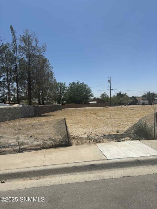 1825 Elder St, Las Cruces, NM, 88001 | Card Image