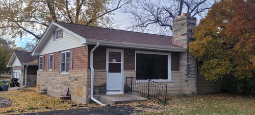 833 Gary Ave, Aurora, IL, 60506-5609 | Card Image