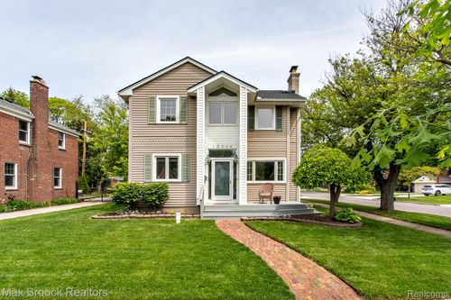 10004 Kingston Ave, Huntington Woods, MI, 48070-1112 | Card Image
