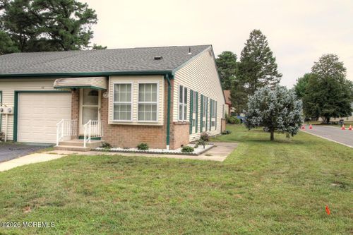 4-B Ivy St, Whiting, NJ, 08759-2070 | Card Image
