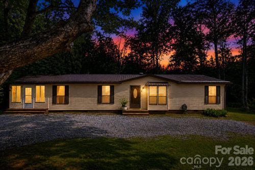 428 Hootowl Rd, Spruce Pine, NC, 28777-8628 | Card Image
