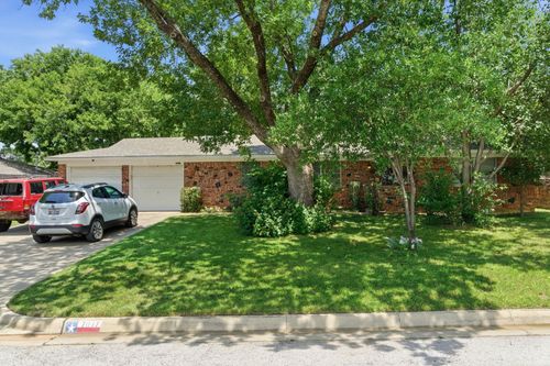 7017 Oakland Lane, North Richland Hills, TX, 76180 | Card Image
