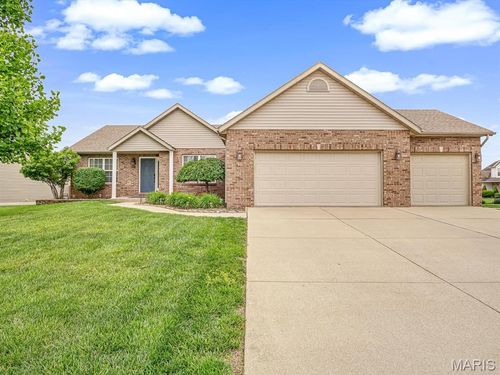 30 Meadowbrooke Dr, Troy, IL, 62294-2455 | Card Image
