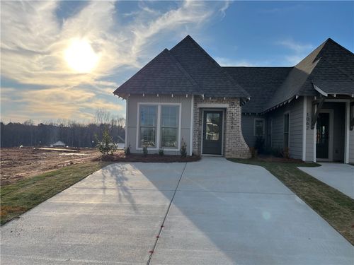1058 Forest Ln, OPELIKA, AL, 36801-6643 | Card Image