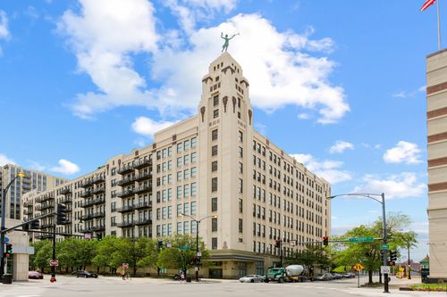 629-758 N Larrabee St, Chicago, IL, 60654-6451 | Card Image
