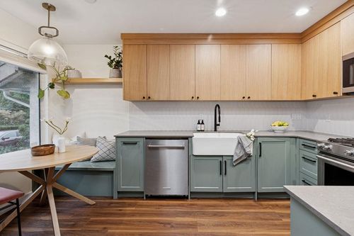 15-901 W 17 Street, North Vancouver, BC, V7P1V8 | Card Image