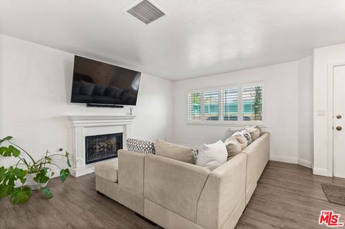 b-4241 1/2 Lennox Boulevard, Inglewood, CA, 90304 | Card Image