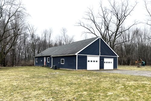 557 W James St, Lawrence, MI, 49064-9613 | Card Image