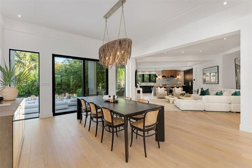 2801 Flamingo Dr, Miami Beach, FL, 33140-3914 | Card Image