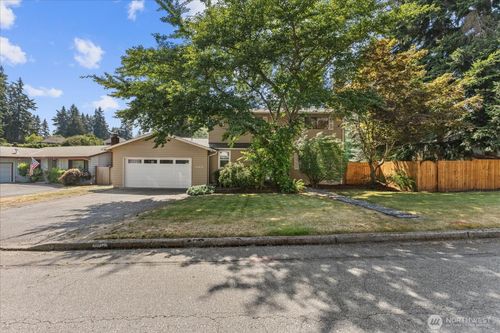 14215 110th Avenue Ne, Kirkland, WA, 98034 | Card Image