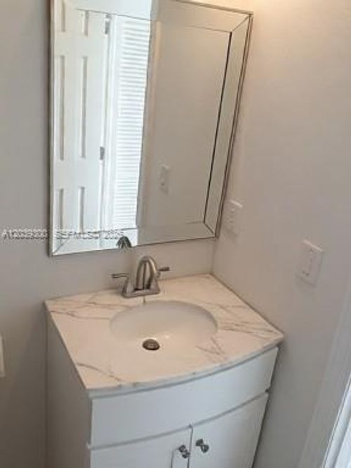 0-7446 Sugar Bend Dr, Orlando, FL, 32819-7213 | Card Image