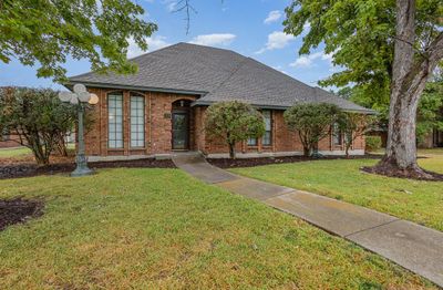 1215 Poplar Lane, House other with 3 bedrooms, 2 bathrooms and null parking in Lancaster TX | Image 2