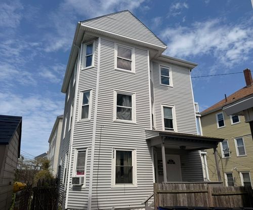 233 Eagle St, Fall River, MA, 02721-7238 | Card Image