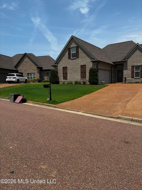 2576 Summer Knoll Dr, Southaven, MS, 38672-9548 | Card Image