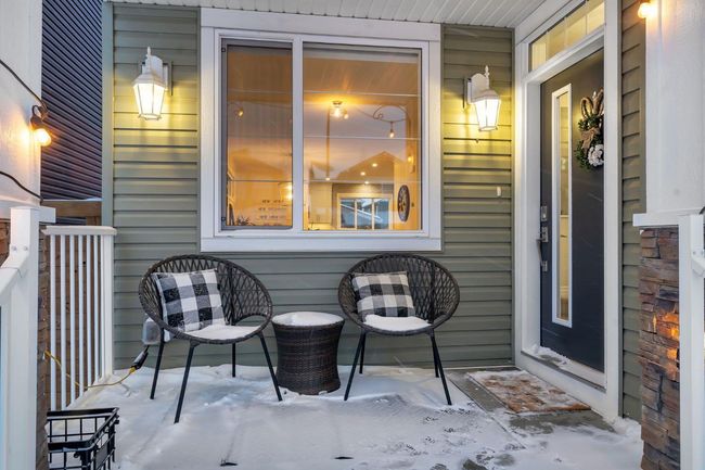 35 Wolf Hollow Way Se, Home with 3 bedrooms, 2 bathrooms and 2 parking in Calgary AB | Image 2