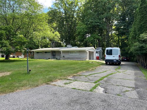 23238 Ranch Hill Dr E, Southfield, MI, 48033-3181 | Card Image
