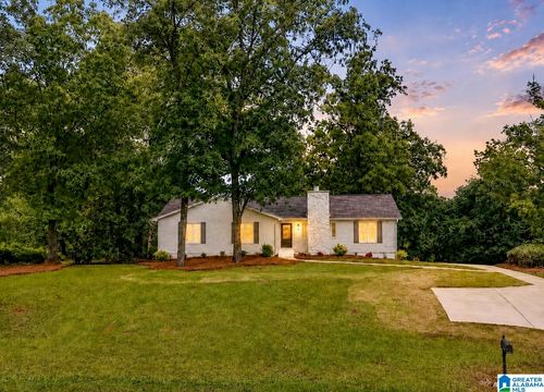 125 Shades Crest Rd, HOOVER, AL, 35226-1075 | Card Image