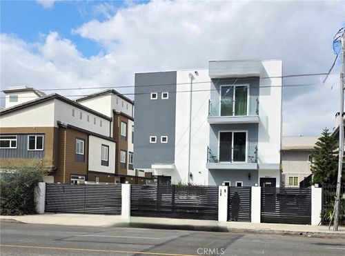 6845 Haskell Ave, Lake Balboa, CA, 91406-5020 | Card Image