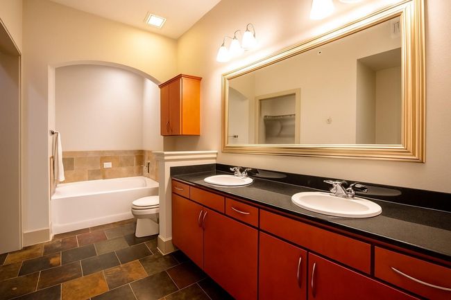 APT-3607 - 1901 Post Oak Blvd, Condo with 2 bedrooms, 2 bathrooms and 2 parking in Houston TX | Image 11