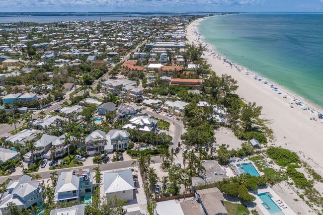 104 77 Th St, House other with 2 bedrooms, 2 bathrooms and null parking in HOLMES BEACH FL | Image 37