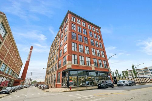 204-1872 N Clybourn Ave, Chicago, IL, 60614-3582 | Card Image