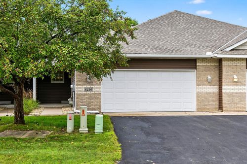 6236 Creekview Ln N, Brooklyn Park, MN, 55443-2371 | Card Image