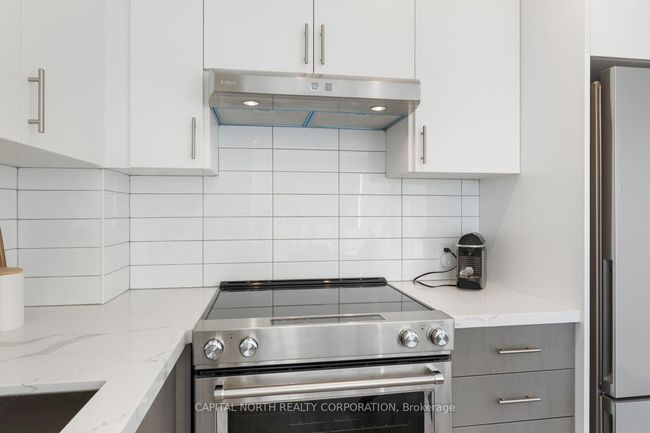 1718 - 9000 Jane St, Condo with 2 bedrooms, 2 bathrooms and 1 parking in Concord ON | Image 10