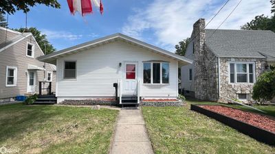 332 26th Street Sw, Home with 3 bedrooms, 1 bathrooms and 2 parking in Mason City IA | Image 1