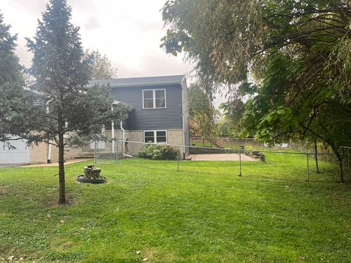 135 Lotus Dr, Lakemoor, IL, 60051-8889 | Card Image