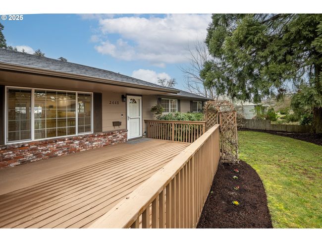 2448 Laralee St, House other with 3 bedrooms, 2 bathrooms and 5 parking in Springfield OR | Image 5