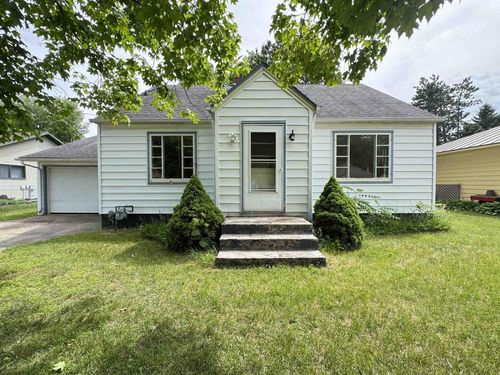 720 E Fulton Street, WAUPACA, WI, 54981 | Card Image