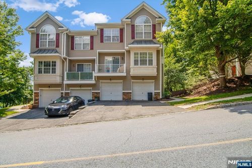 34 Ridge Dr, Pompton Lakes, NJ, 07442-1470 | Card Image