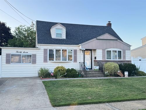 27 Edward St, Bethpage, NY, 11714-4305 | Card Image