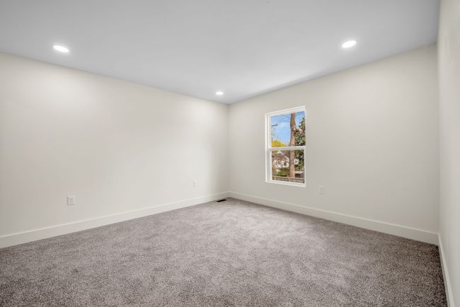 Bedroom w/ walk in closet | Image 16