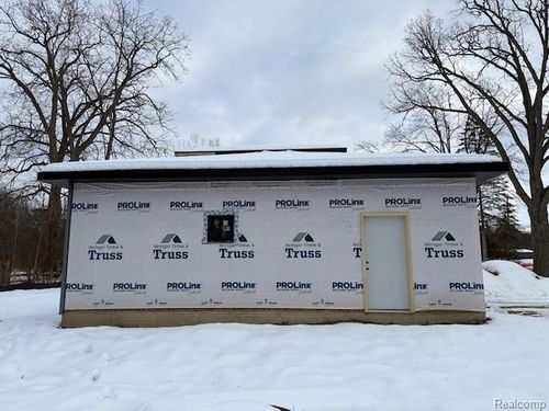 5031 Clintonville Rd, Clarkston, MI, 48346-4221 | Card Image