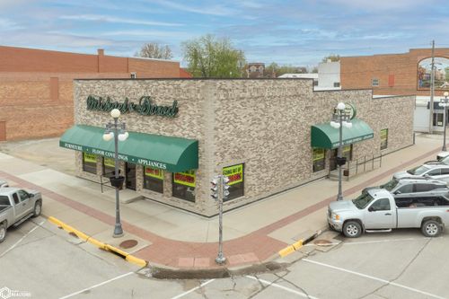 102 E 4th St, Vinton, IA, 52349-1757 | Card Image