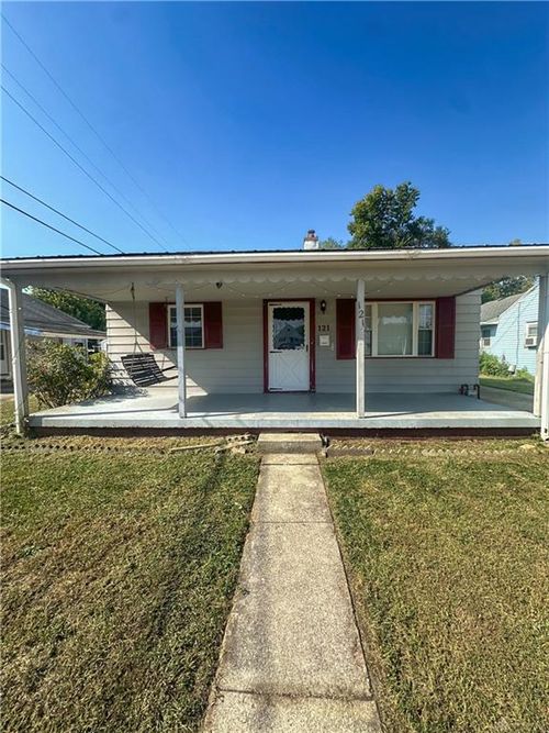121 Circle Dr, West Carrollton, OH, 45449-1103 | Card Image