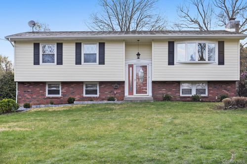 140 Chestnut Ridge Rd, Mahopac, NY, 10541-3318 | Card Image