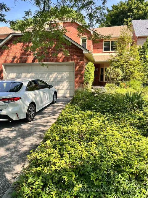 16 Murdock Ave, Aurora, ON, L4G5E5 | Card Image