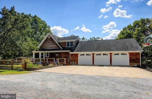 808 Our Ln, KEARNEYSVILLE, WV, 25430-3738 | Card Image