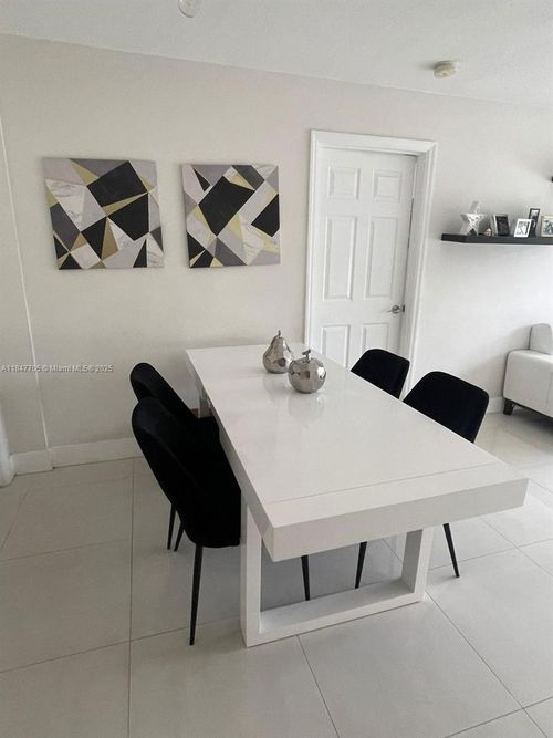 apt-211-2600 Collins Ave, Miami Beach, FL, 33140-4754 | Card Image