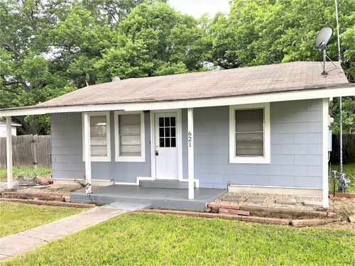 621 S Commerce Street, Lockhart, TX, 78644 | Card Image