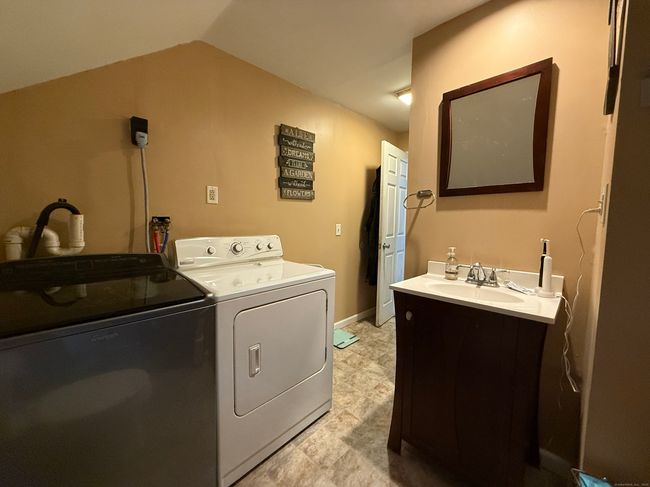 199 Mechanic St, Home with 5 bedrooms, 2 bathrooms and 4 parking in Killingly CT | Image 20